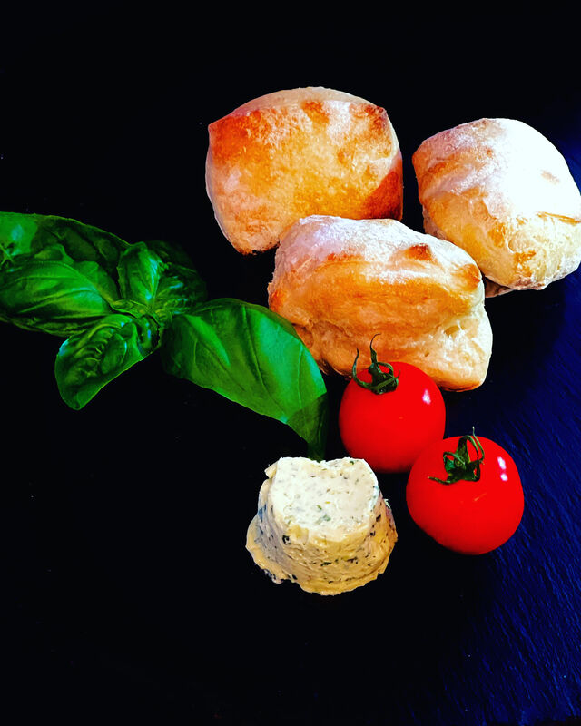 Panini 8 Stück
€3.50
(A D C)
mit Kräuterbutter oder Aioli
