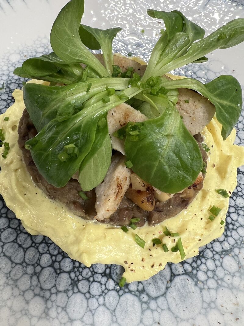 Les Lentillons Bio de Champagne, Boudin Blanc à la Plancha, Emulsion à la Moutarde de Reims, Pommes et Salade de Mâche