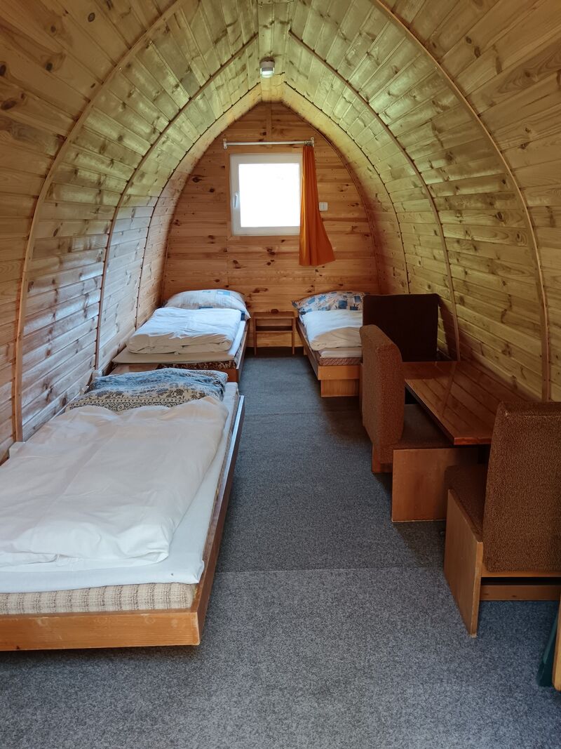 třílůžková chatka