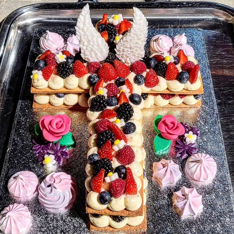 Cross Cake (pâte sablée, crème diplomate vanille, fruits rouges)