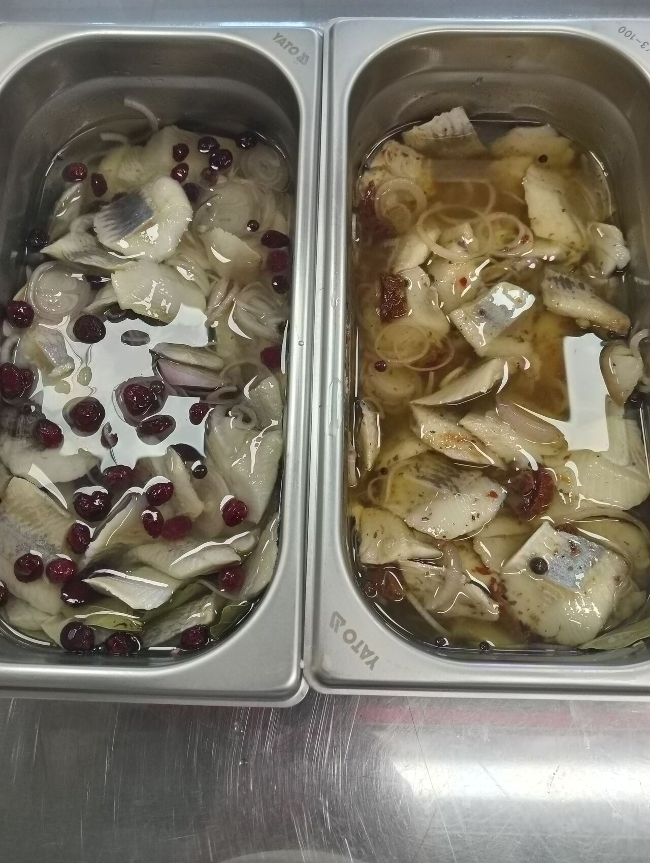 Śledzie w oleju z żurawiną lub suszonymi pomidorami lub na ostro z papryczką jalapeno