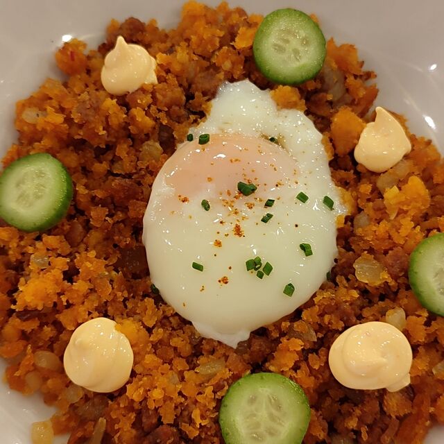 Migas de sobrasada con huevo a baja temperatura 