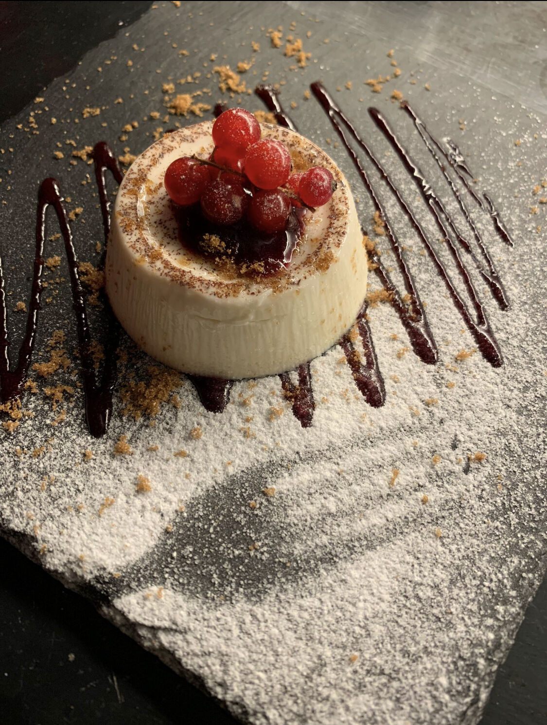 Panna cotta ai frutti di bosco.