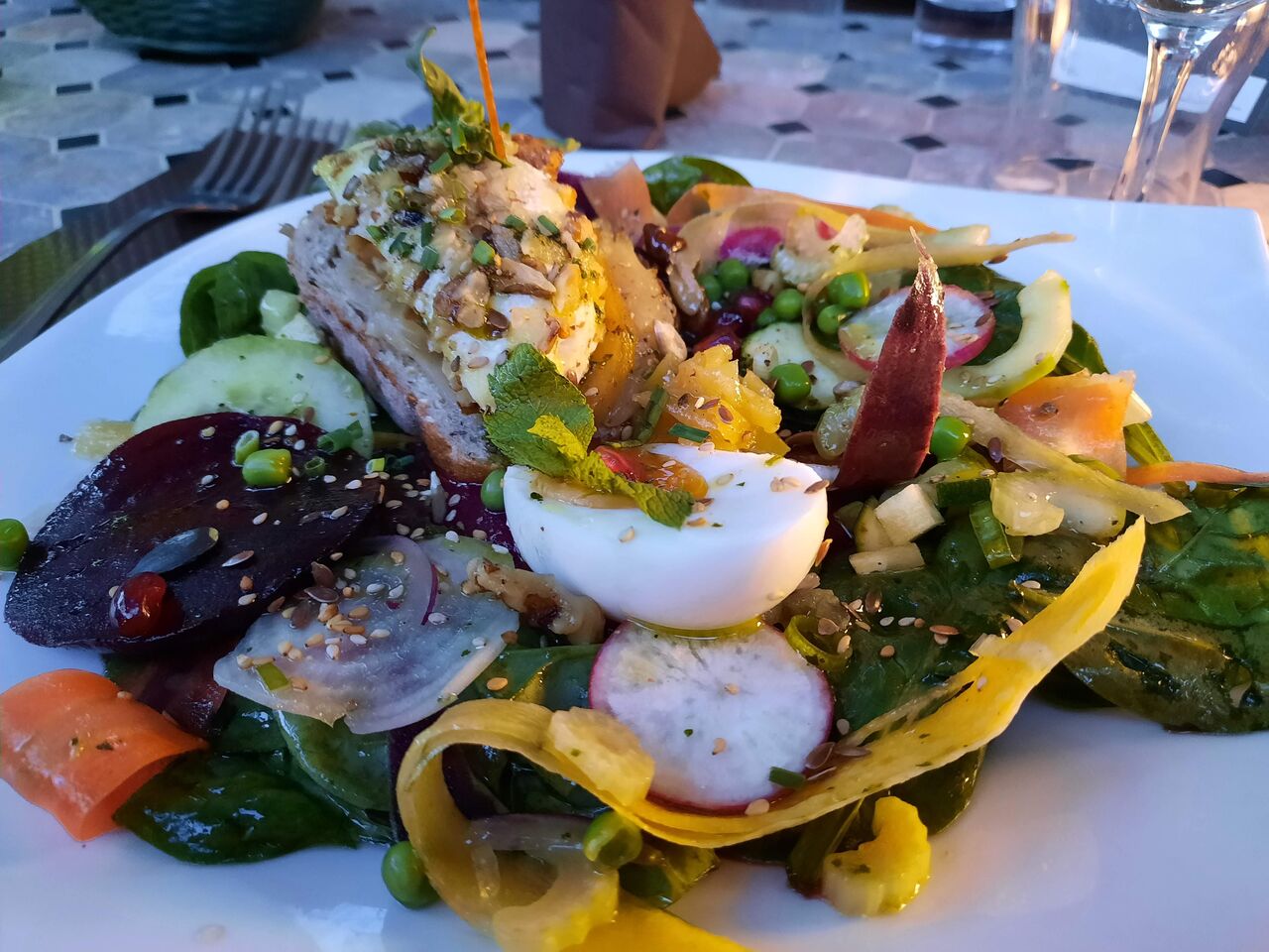 Salade de chèvre frais d'Ampus en croûte de noix revisitée n°2