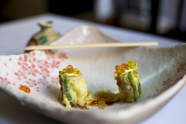 TEMPURA DE AGUACATE CON CREMA DE QUESO