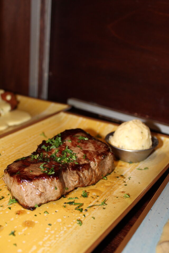 Rumpsteak mit hausgemachter Kräuterbutter