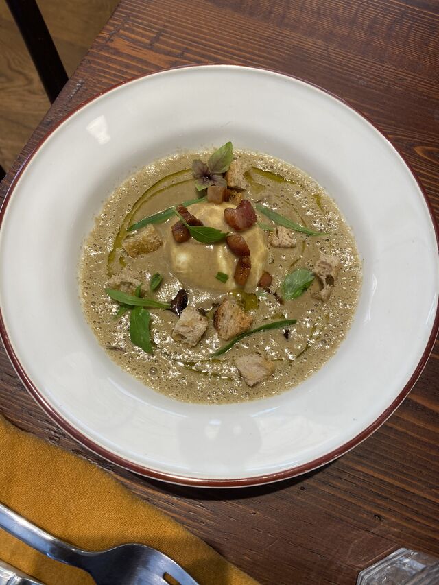 Velouté de lentilles, oeuf poché, lardons