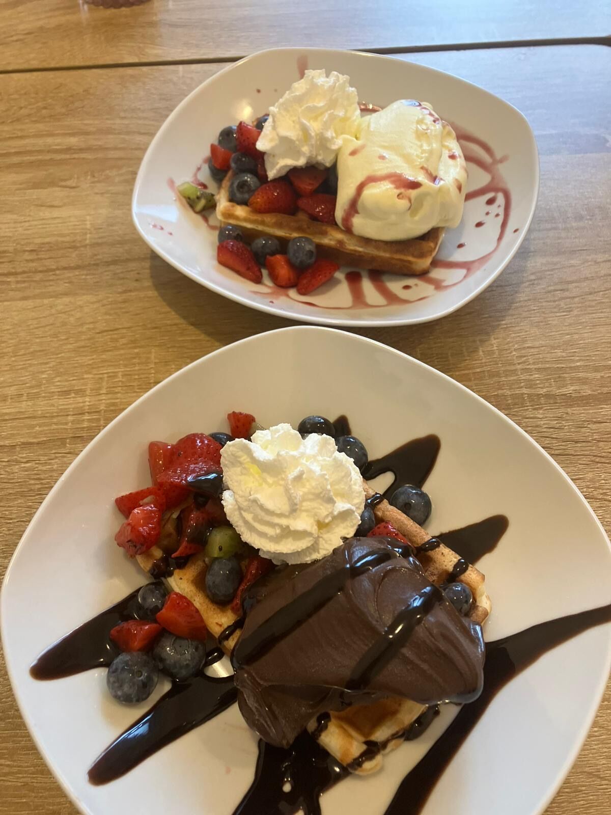 Ovocná se zmrzlinou (špachtle nebo točená)