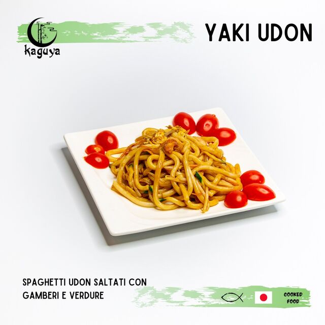Spaghetti Udon saltati con verdure e gamberi