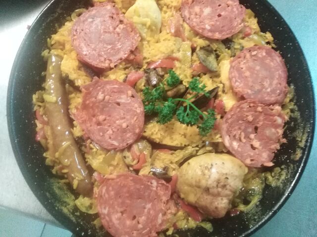 Paella merguez
(moules merguez poulets chorizo) 