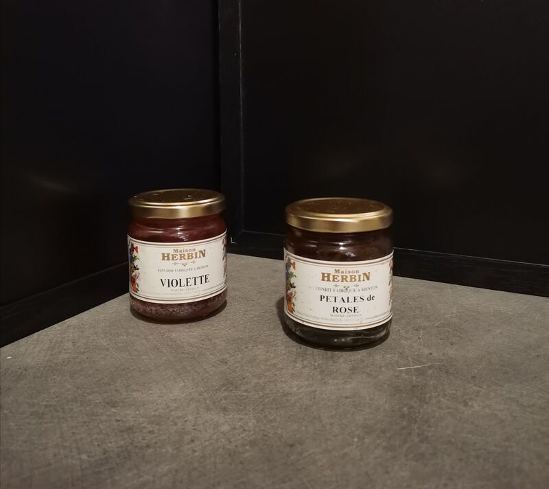 Confit de violettes 230g=10€ / confit de pétales de rose 230g=8.90€ 