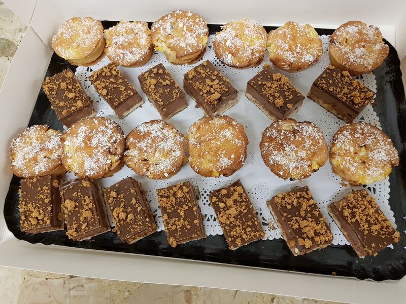 Un plateau avec des gâteaux
45€