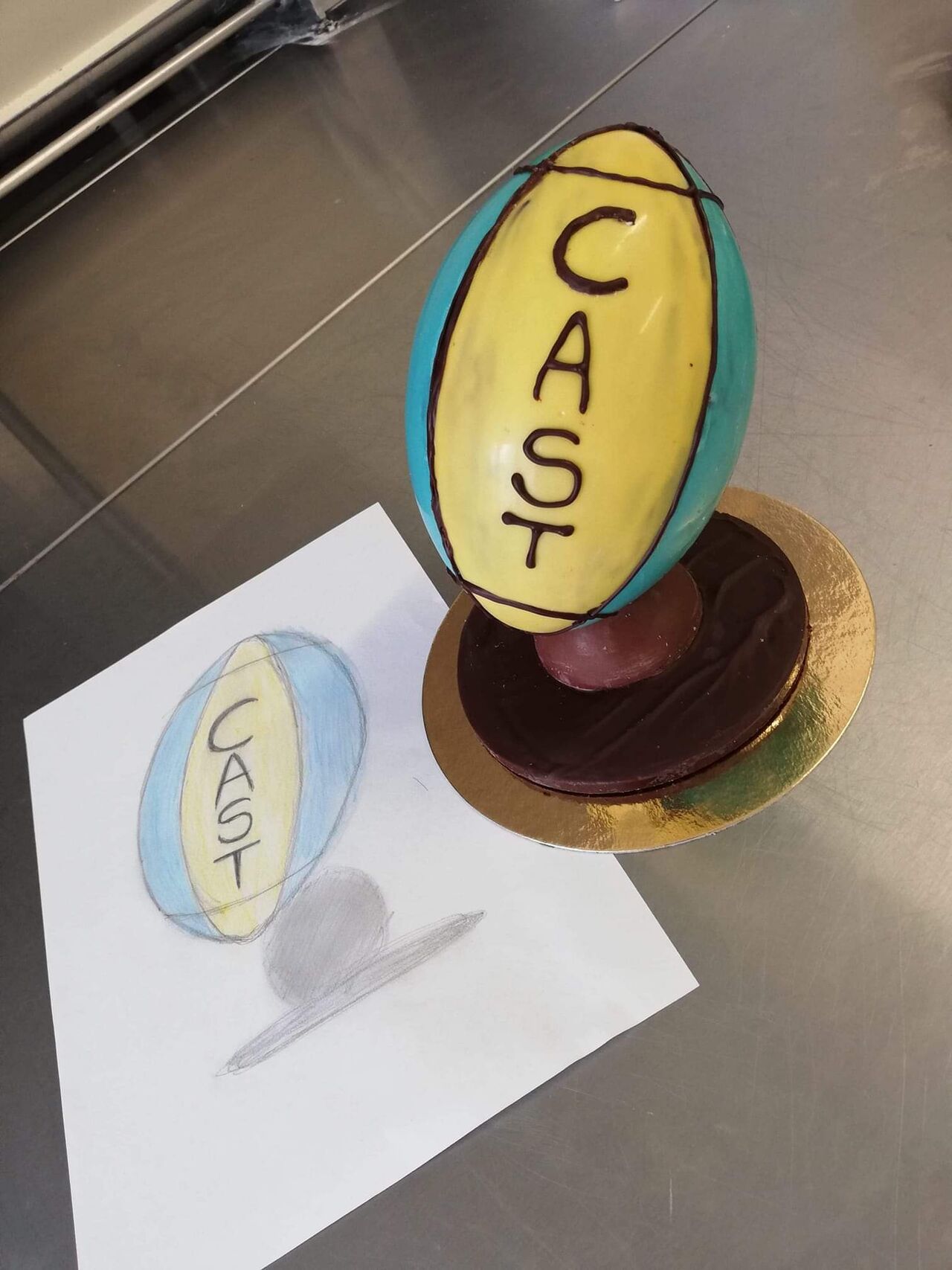 Ballon de rugby chocolat noir pour le club de rugby Salonnais le CAST