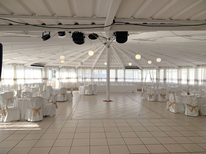 Carpa, Aforo 280 personas 