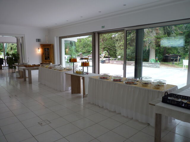 Unser mit viel Platz aufgebautes Frühstücksbuffet.