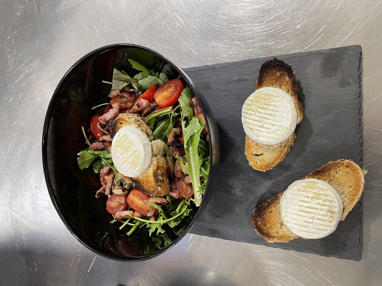 La salade de chèvre chaud