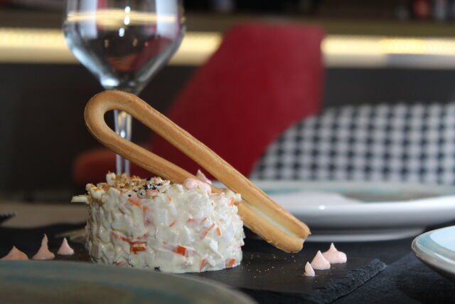 Ensaladilla de patas y gamba roja