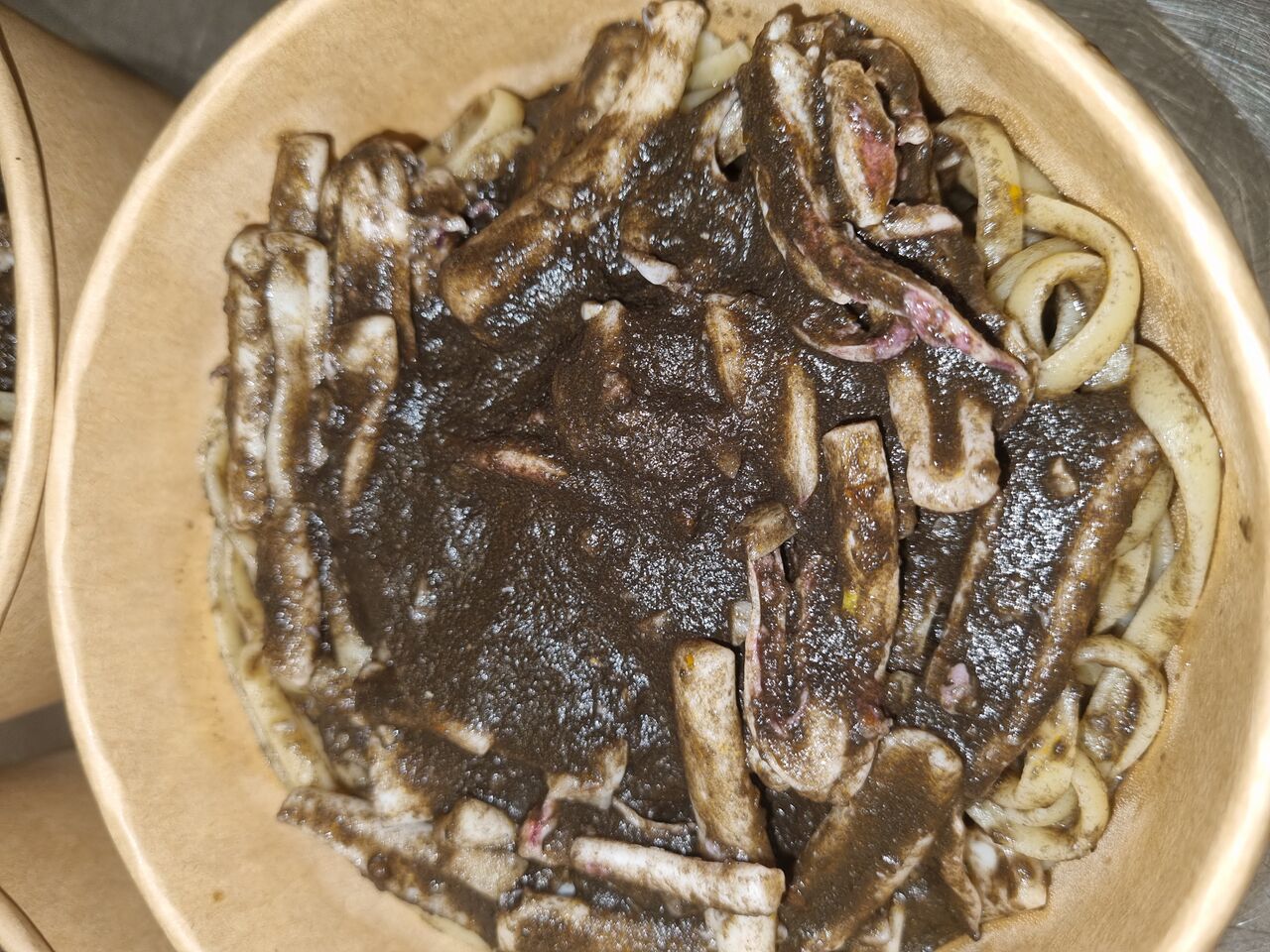 encornets à l'encre de seiche