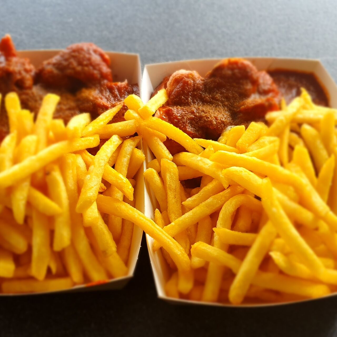 Currywurst mit hausgemachter Sauce