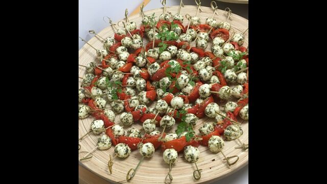 Receptiehapje/Spiesje van mozzarella en zongedroogde tomaat