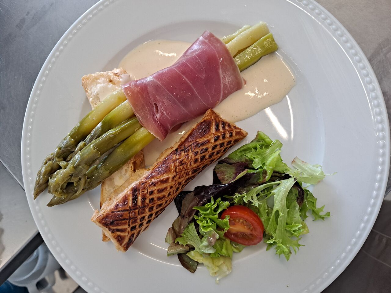 Asperges vertes et son feuilleté
