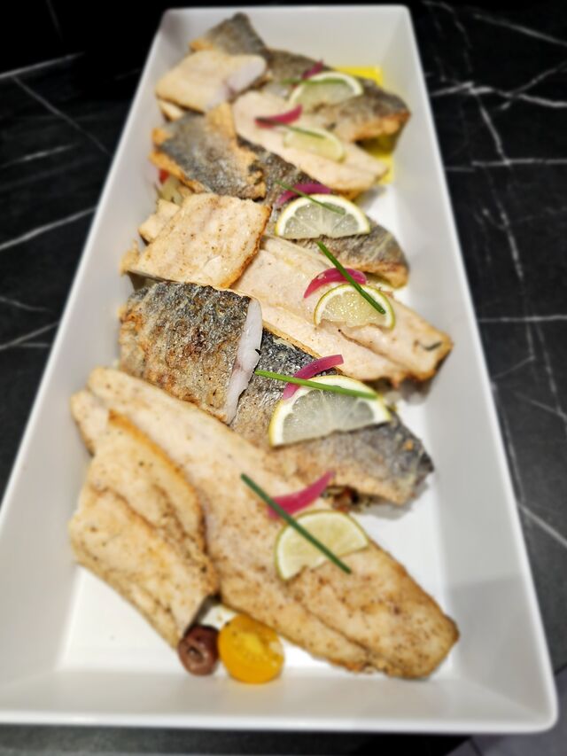 Bar juste poêlé accompagné de sauce vierge