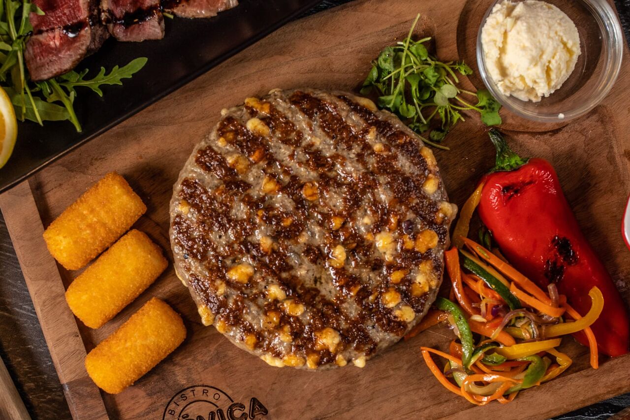 PLJESKAVICA SA SIROM