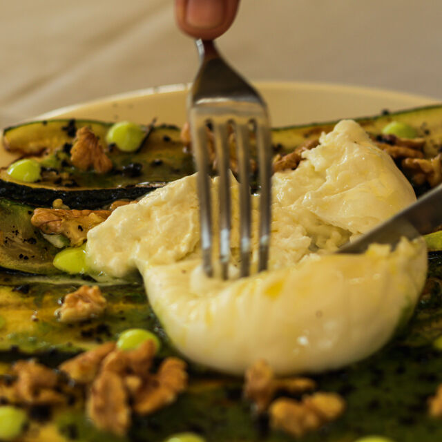 Burrata y calabacin a la parrilla