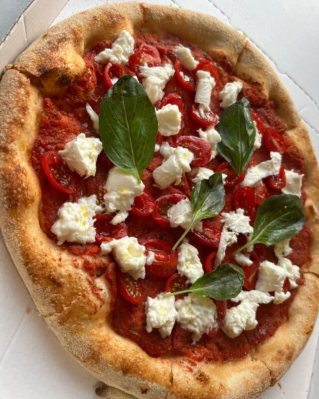 La Buffala :
Tomates cerise - Mozzarella di Buffala - Basilic