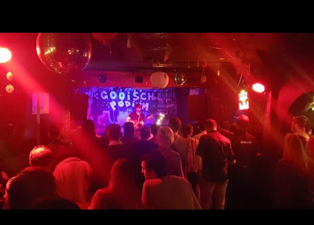 Het gooische podium is ook geschikt voor live optredens en bands