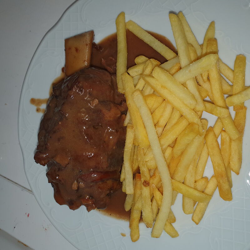 Codillo en salsa menu del día segundo plato