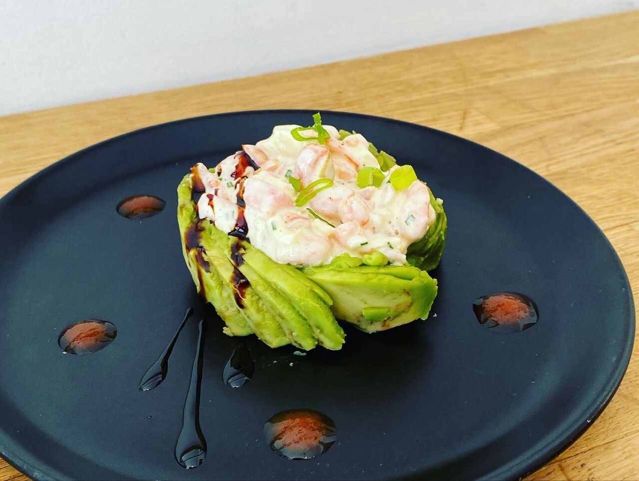 Émincé d’avocat et ces crevettes acidulées 