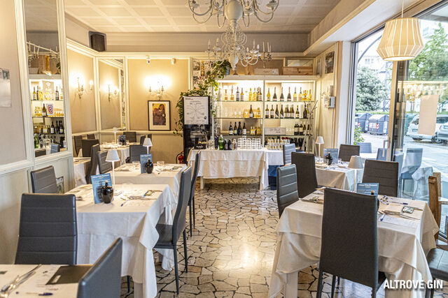 La nostra sala illuminata a giorno.