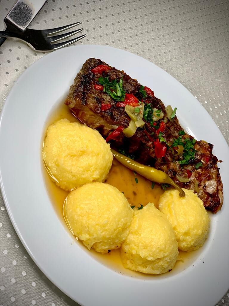 Saramura de pește cu mamalugita