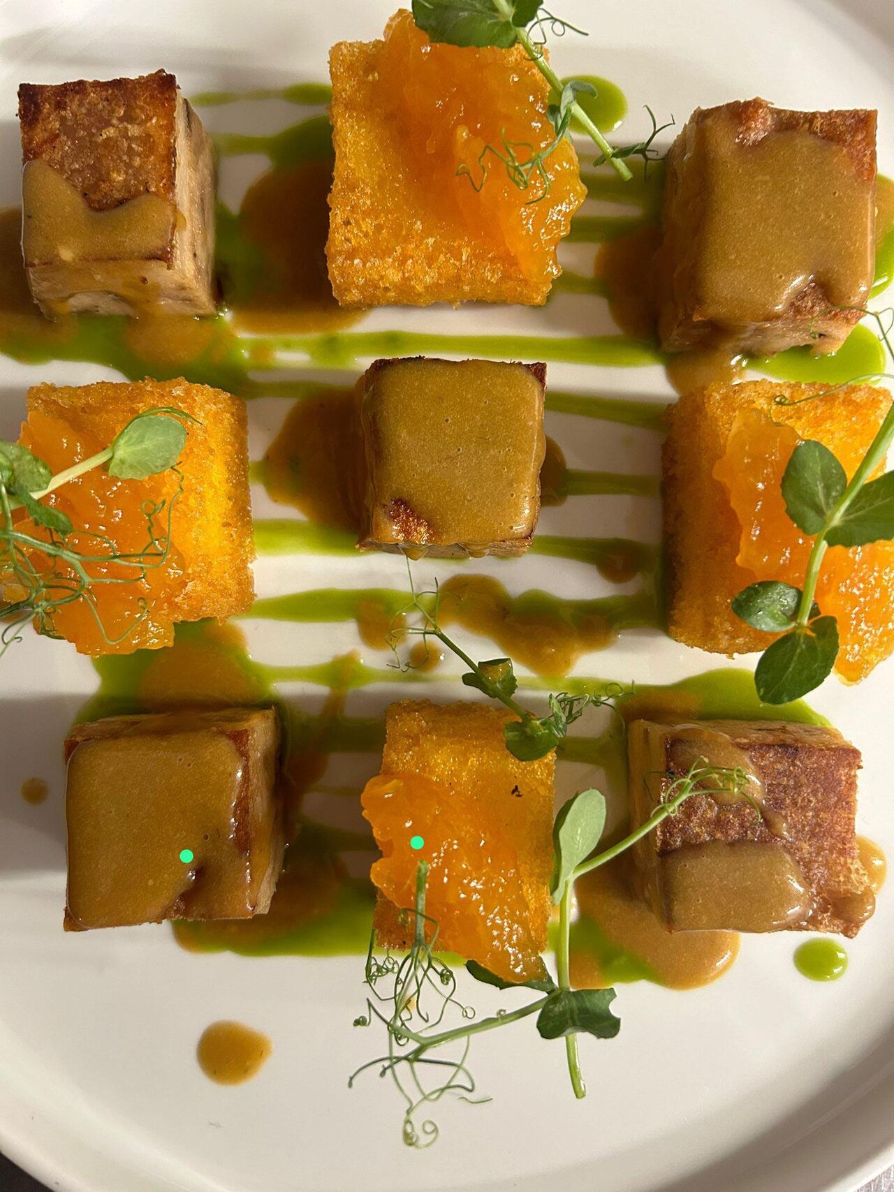Maialino a bassa temperatura con pere e scagliozzo di polenta – Osteria Micheletti Pisa