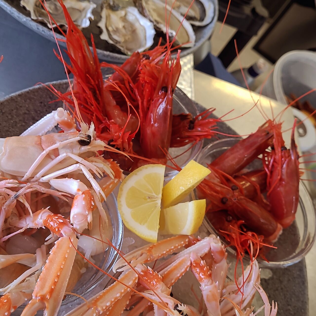 Scampi e gamberi crudi