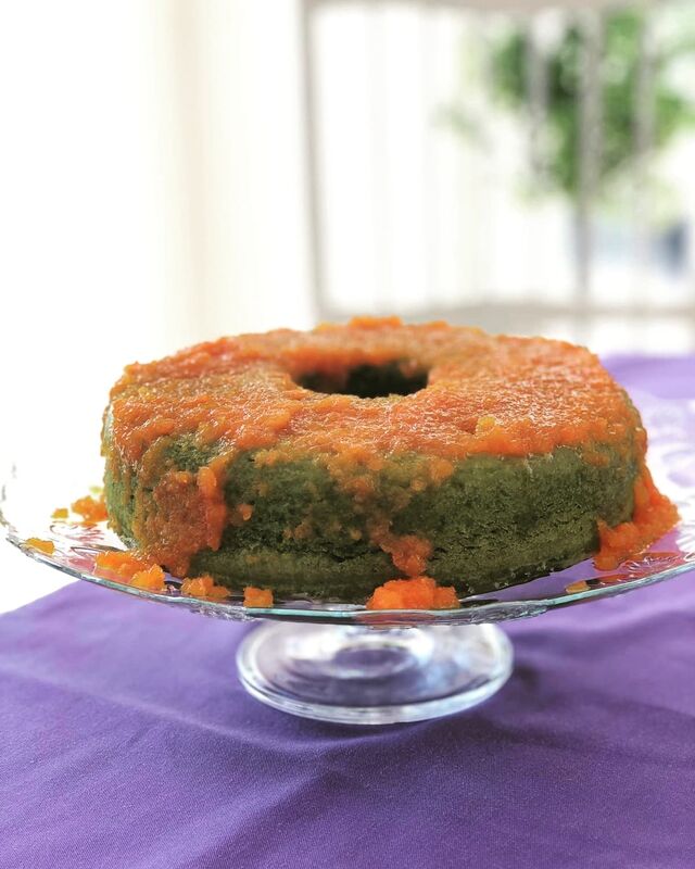 Bolo de Espinafres com Calda de Cenoura e Laranja, cozido a vapor