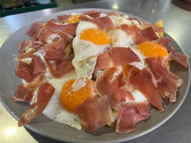Huevos rotos con Jamon