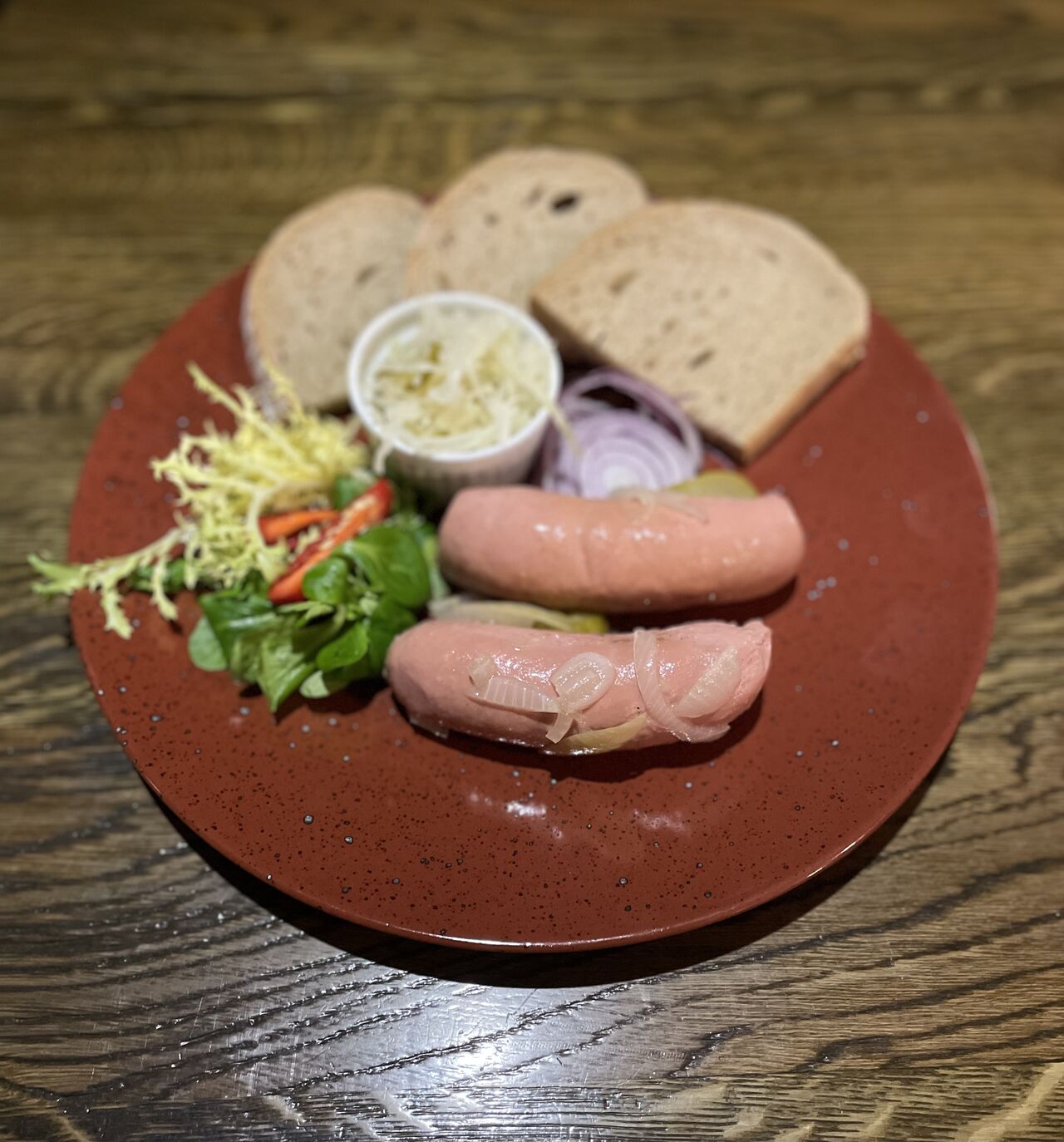 Utopenec s cibulí a feferonkou