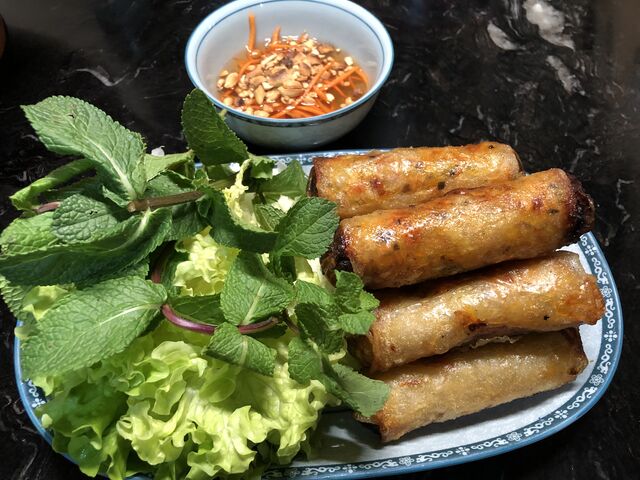 Nems traditionnels ou (viande de porc et crabe)
Nems végétarien (légumes tofu)
1,30 €/pièces Par 10 pièces 