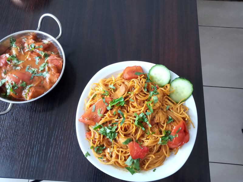 Chau-min
Nouille sauté aux légumes et viande façon nepalais