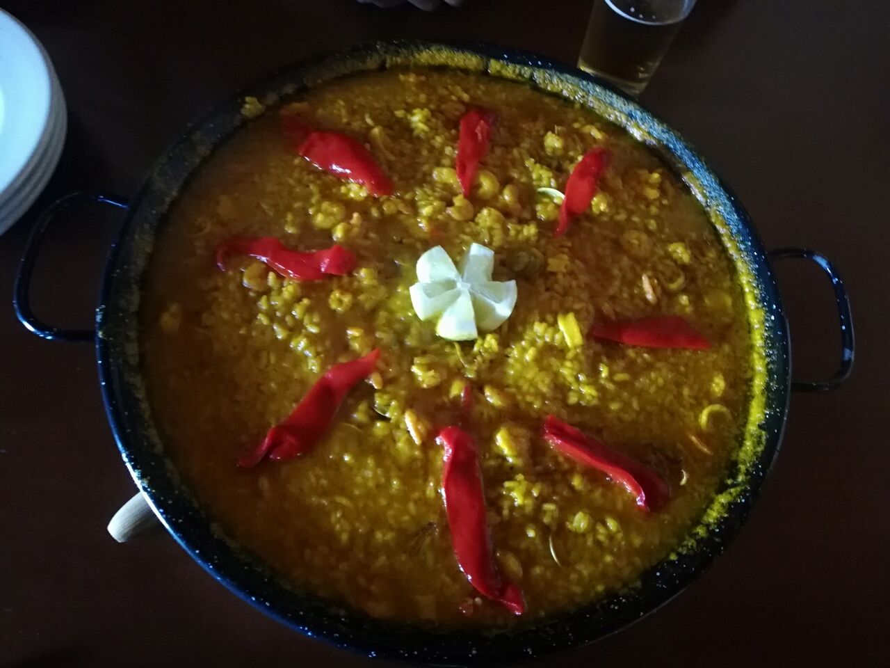 Todo los domingos tenemos paella gratis para nuestros clientes.
También hacemos por encargos.