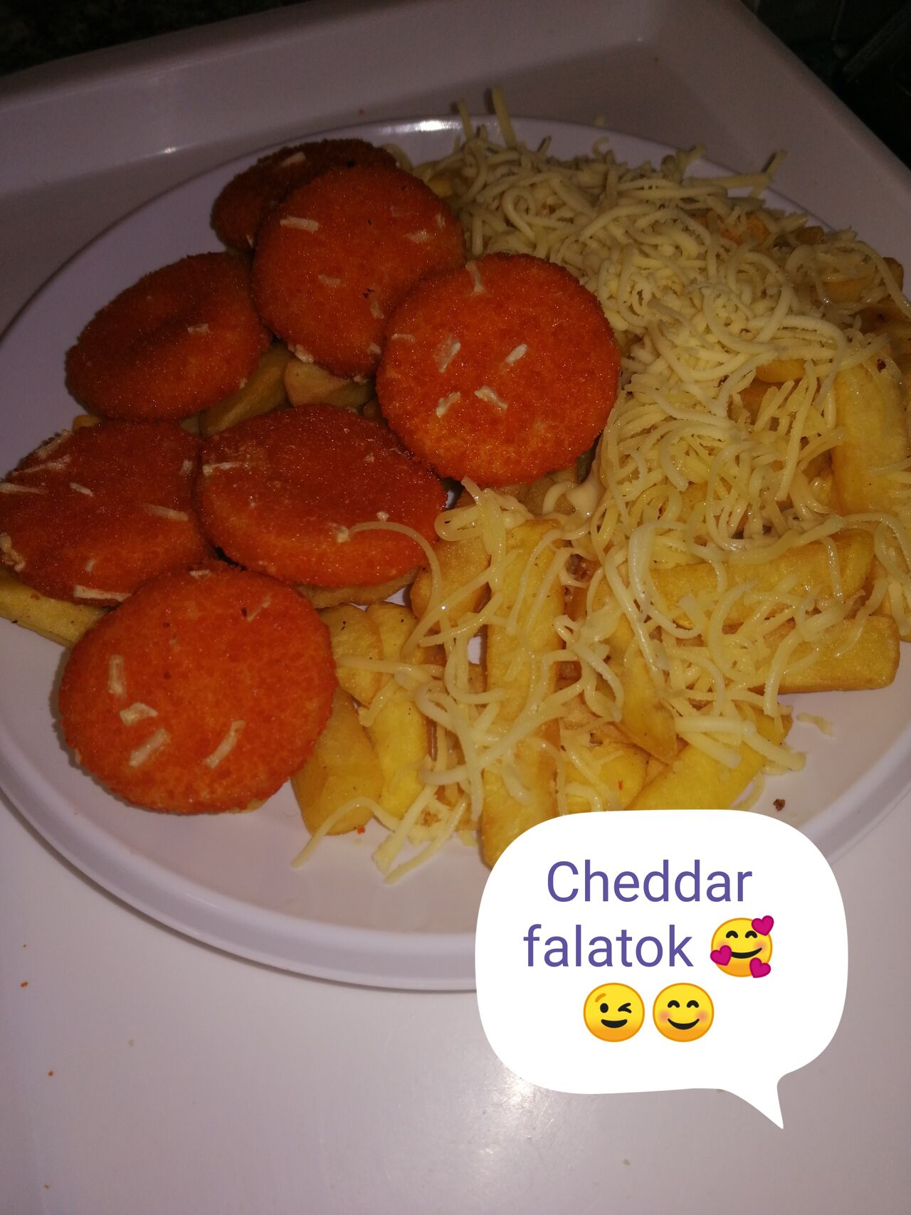 Cheddar falatok körettel 1990ft 