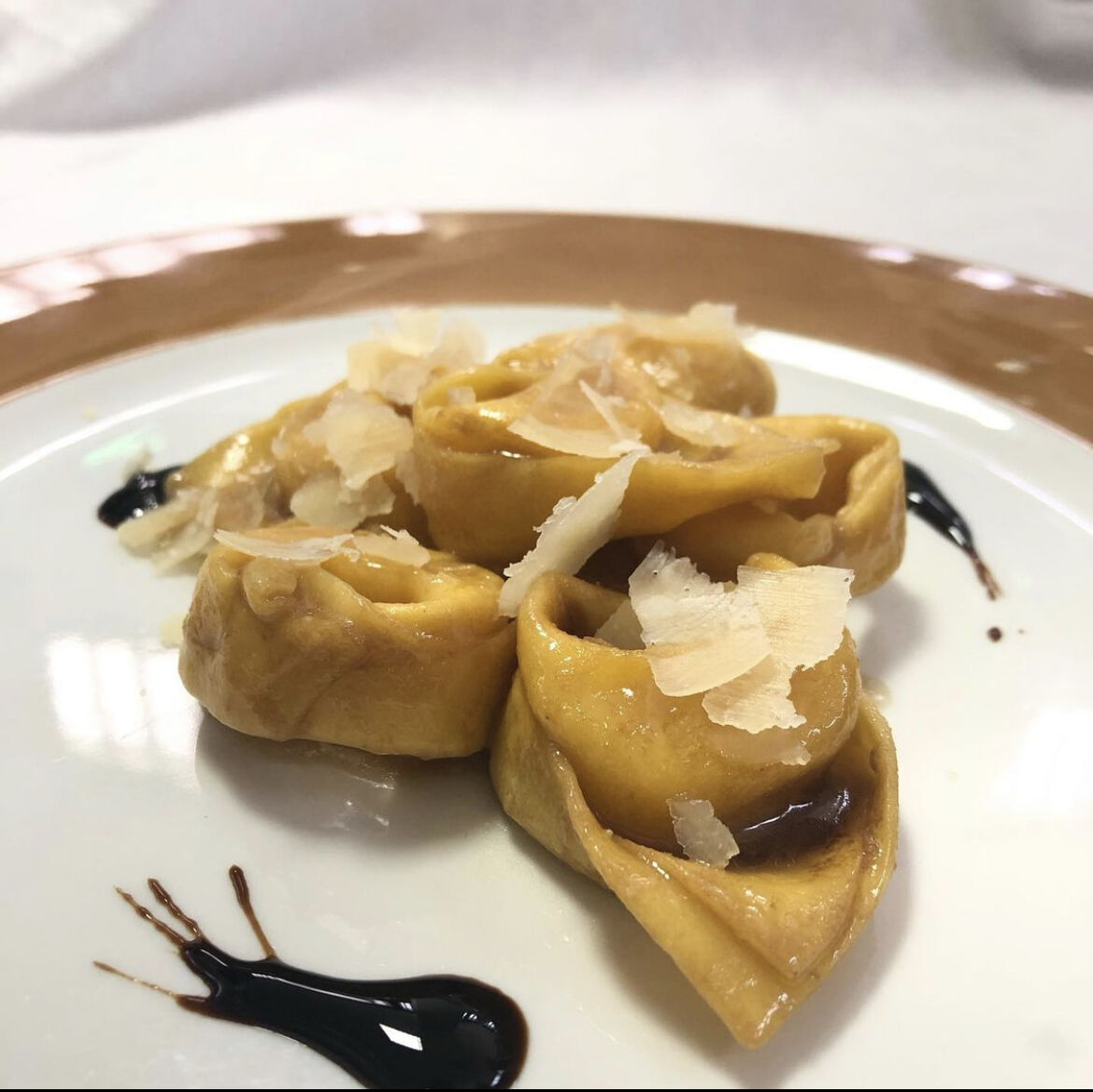 Tortellone al parmigiano con aceto balsamico e miele