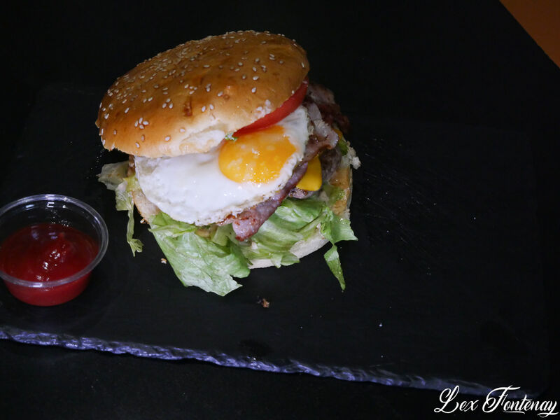 Recette classique mais toujours efficace : le EGG burger est pour vous ( steak, œuf, bacon ) MIAM!