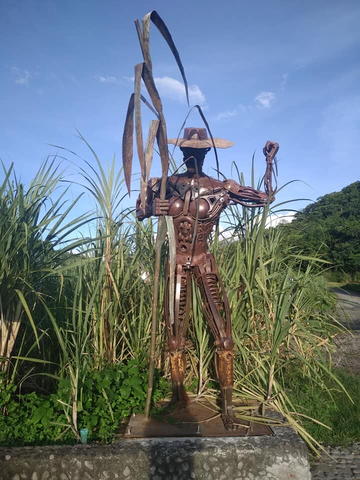 La statue devant la distillerie Neisson.
Le meilleur des Antilles !!!