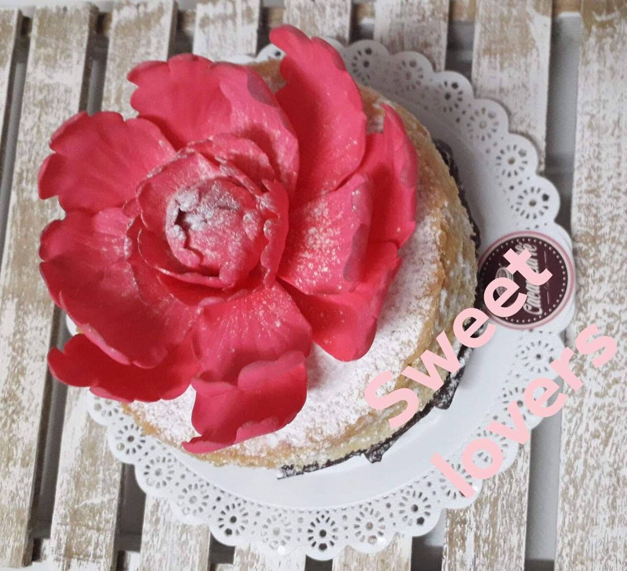 Naked Cake com flores de açúcar 