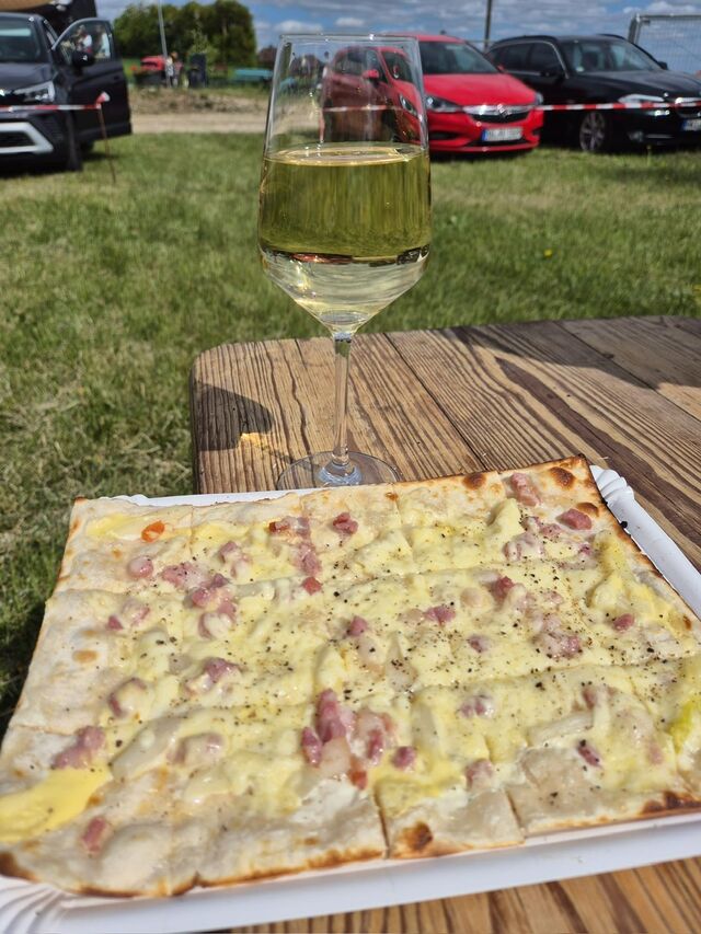 Frühlingsvariante mit Spargel und Wein