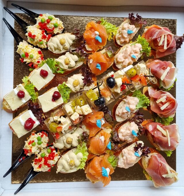 Fingerfood Platte 35 Stück 90€