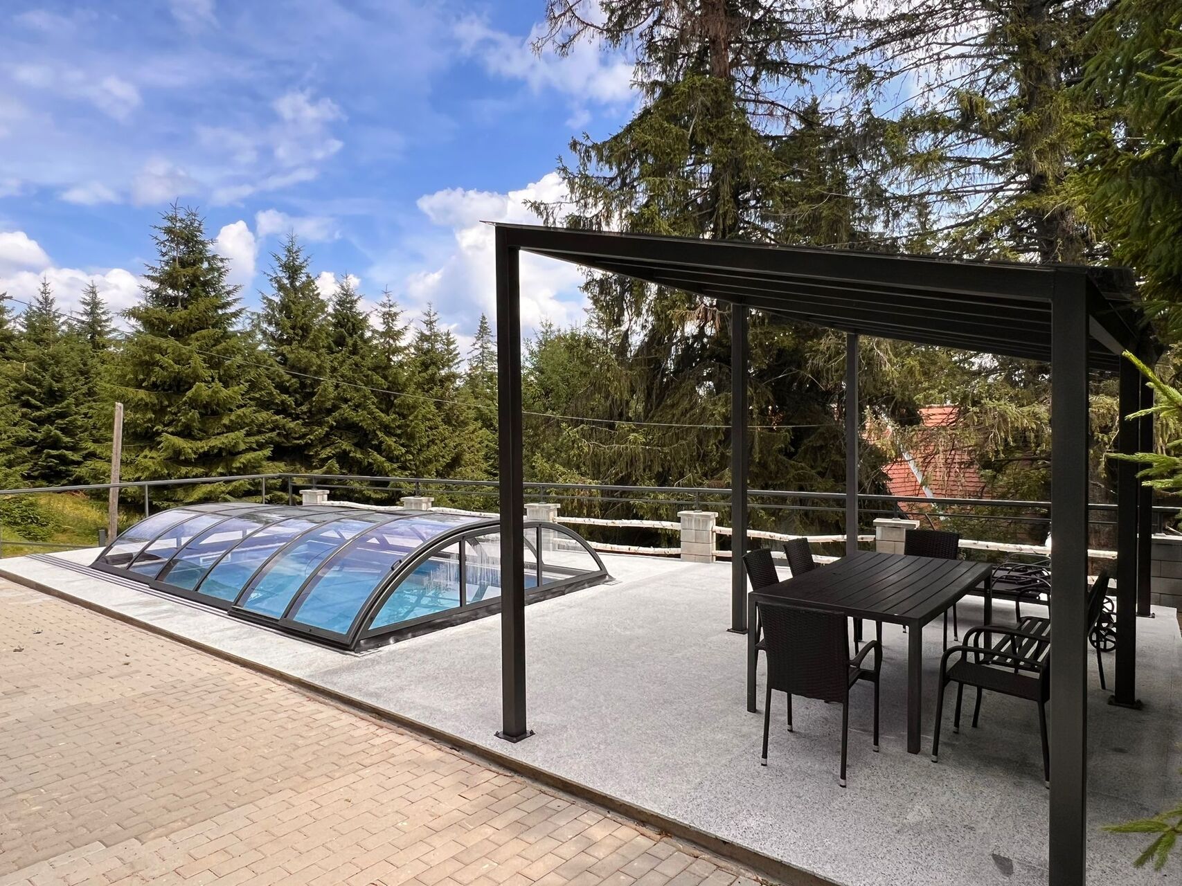 Piscina, ciubar, aer curat, bronz de munte